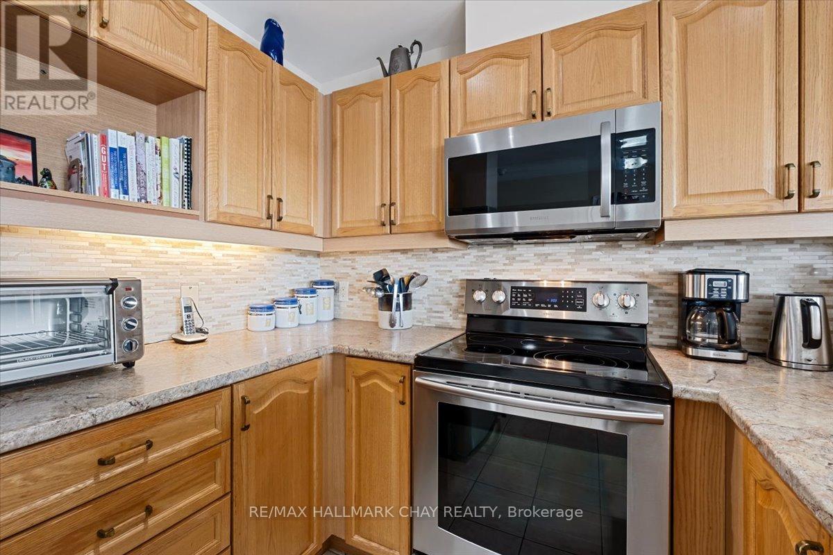 1404 - 2 Toronto Street, Barrie (City Centre), Ontario  L4N 9R2 - Photo 11 - S12889694