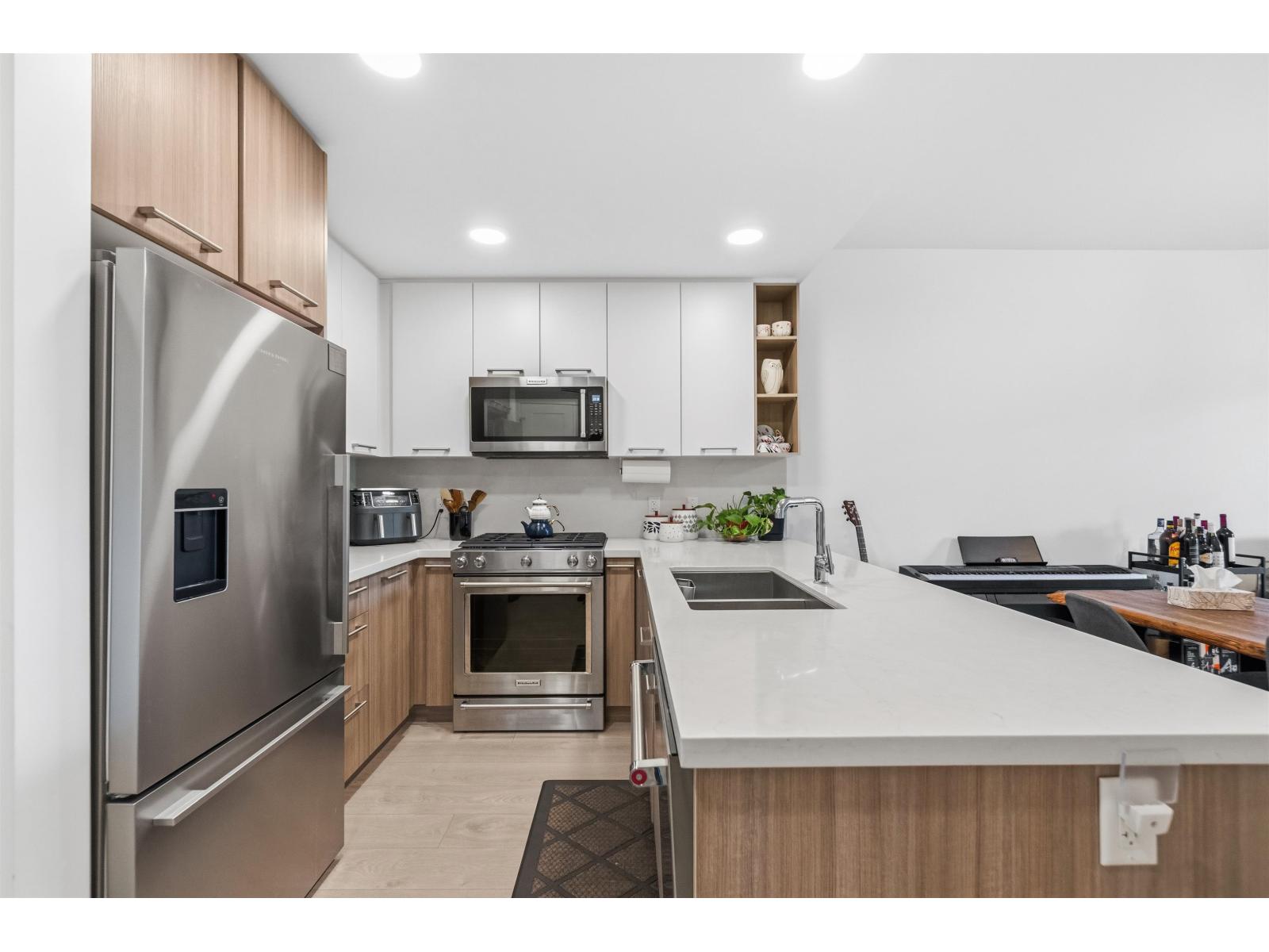 313 14022 North Bluff Road, White Rock, British Columbia  V4B 0B7 - Photo 3 - R3099682