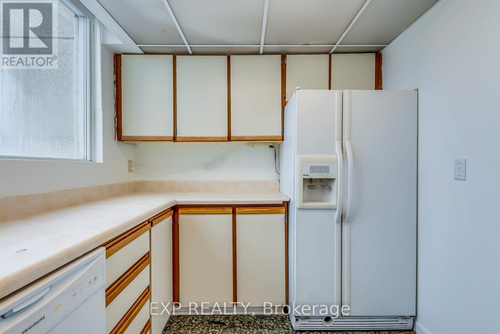 1705 - 3700 Kaneff Crescent, Mississauga, Ontario  L5A 4B8 - Photo 11 - W12889698