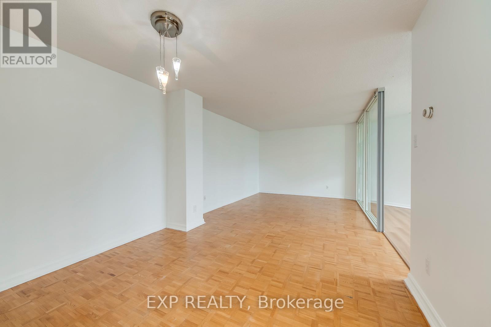 1705 - 3700 Kaneff Crescent, Mississauga, Ontario  L5A 4B8 - Photo 13 - W12889698