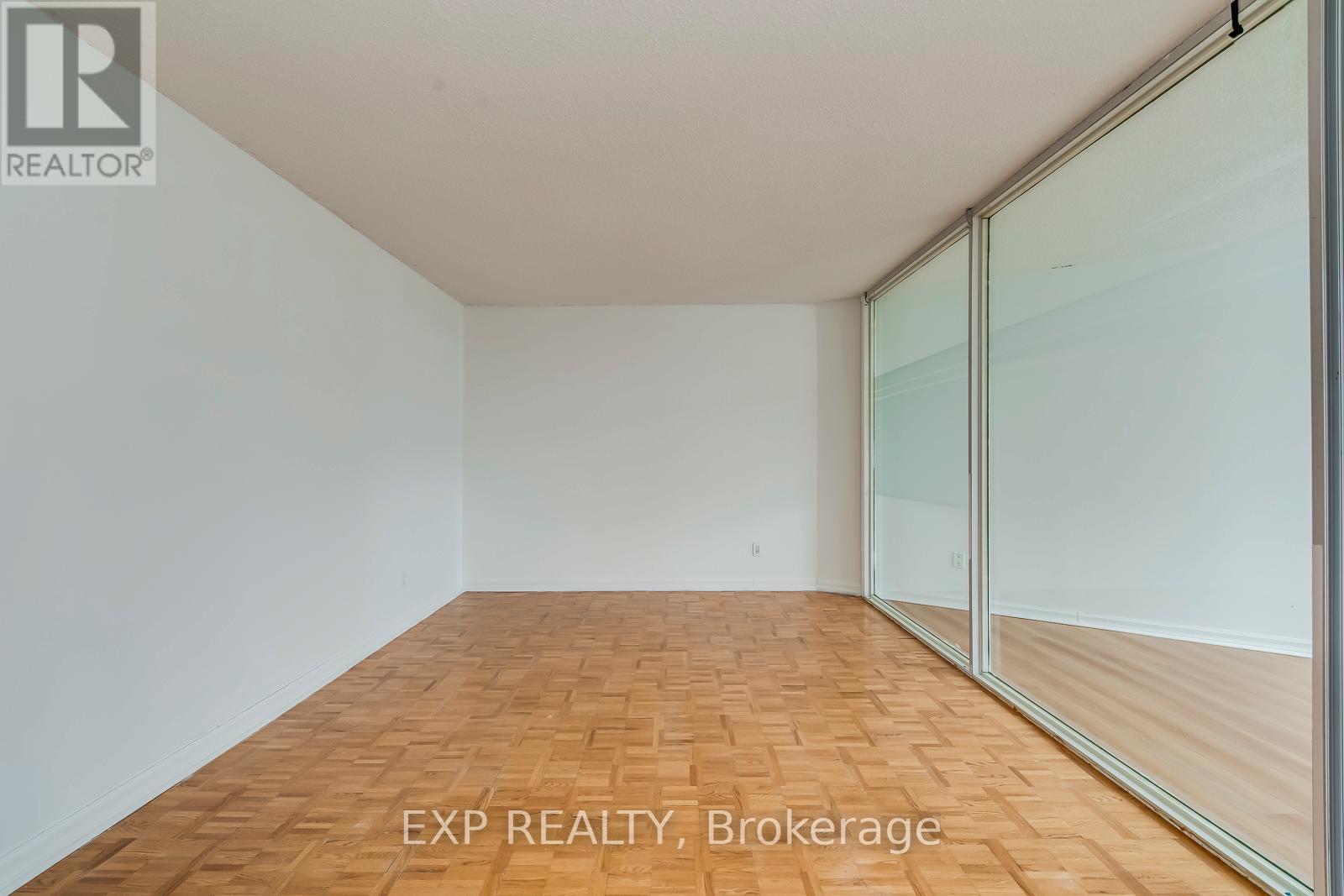 1705 - 3700 Kaneff Crescent, Mississauga, Ontario  L5A 4B8 - Photo 15 - W12889698