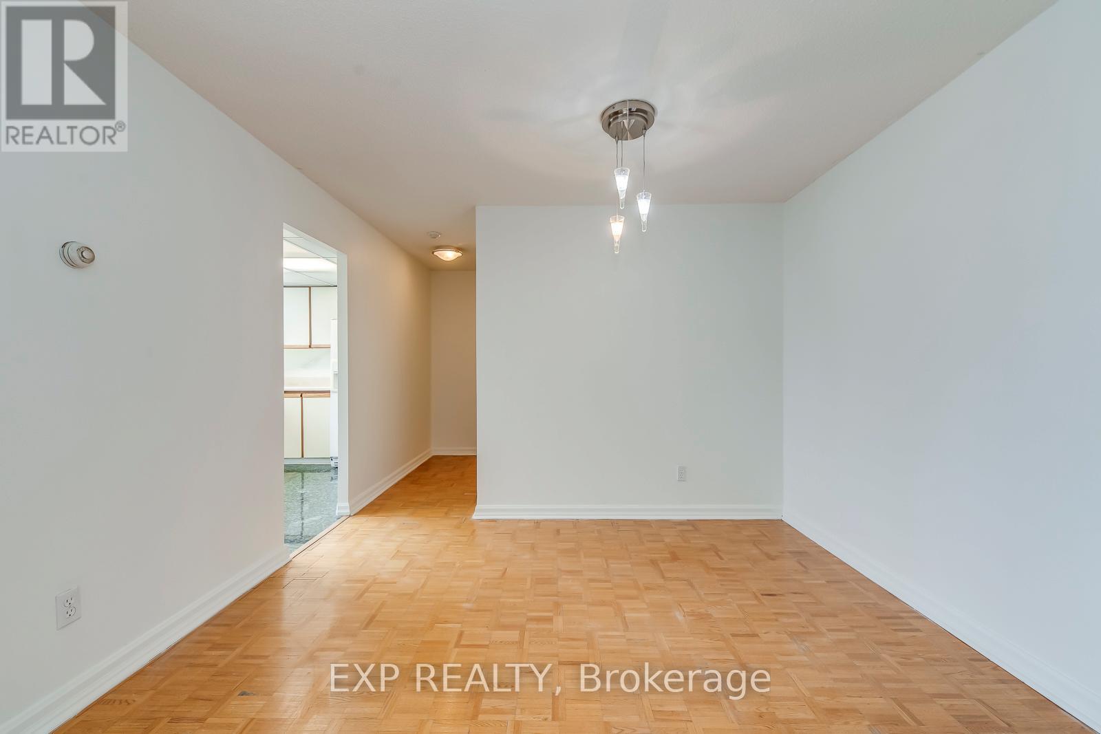 1705 - 3700 Kaneff Crescent, Mississauga, Ontario  L5A 4B8 - Photo 17 - W12889698