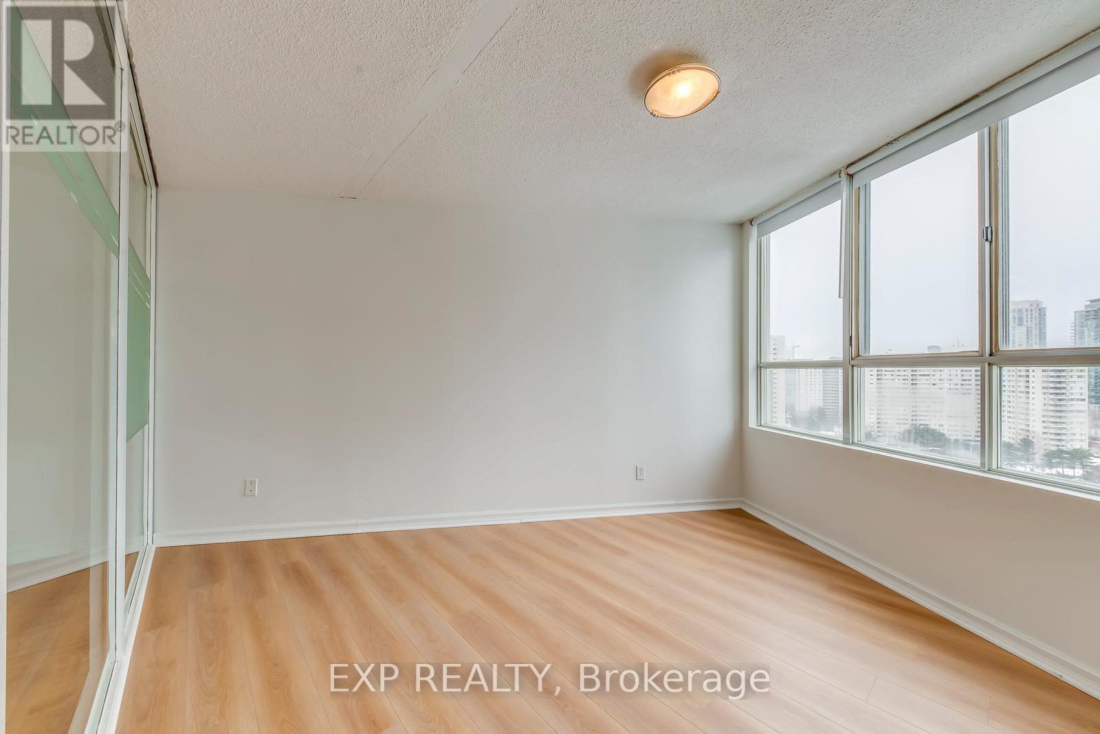 1705 - 3700 Kaneff Crescent, Mississauga, Ontario  L5A 4B8 - Photo 20 - W12889698