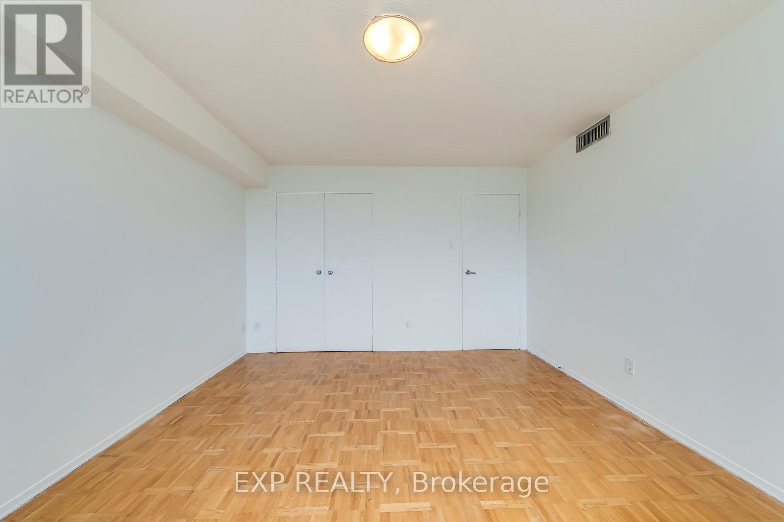 1705 - 3700 Kaneff Crescent, Mississauga, Ontario  L5A 4B8 - Photo 24 - W12889698