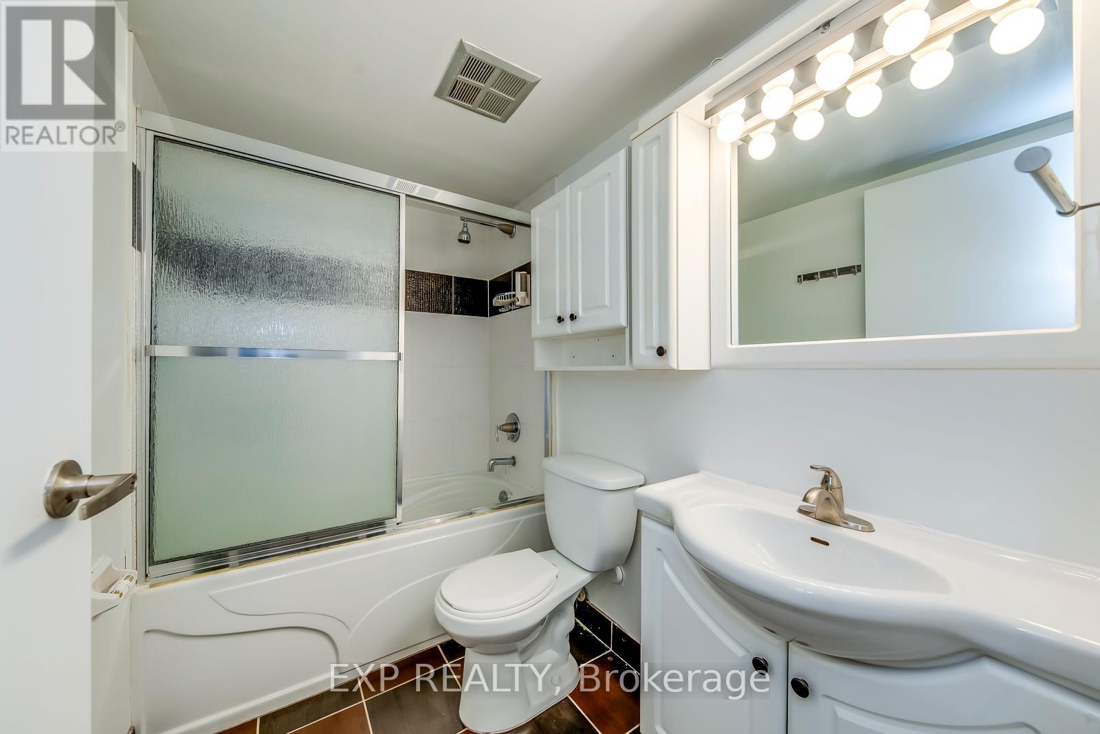 1705 - 3700 Kaneff Crescent, Mississauga, Ontario  L5A 4B8 - Photo 25 - W12889698