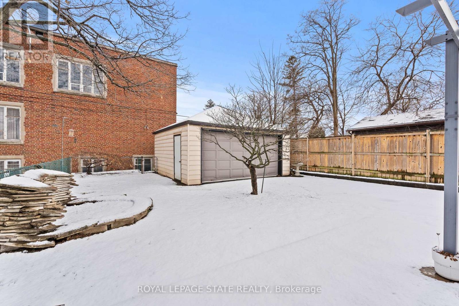 15 Millen Avenue, Hamilton, Ontario  L9A 2T5 - Photo 3 - X12889718