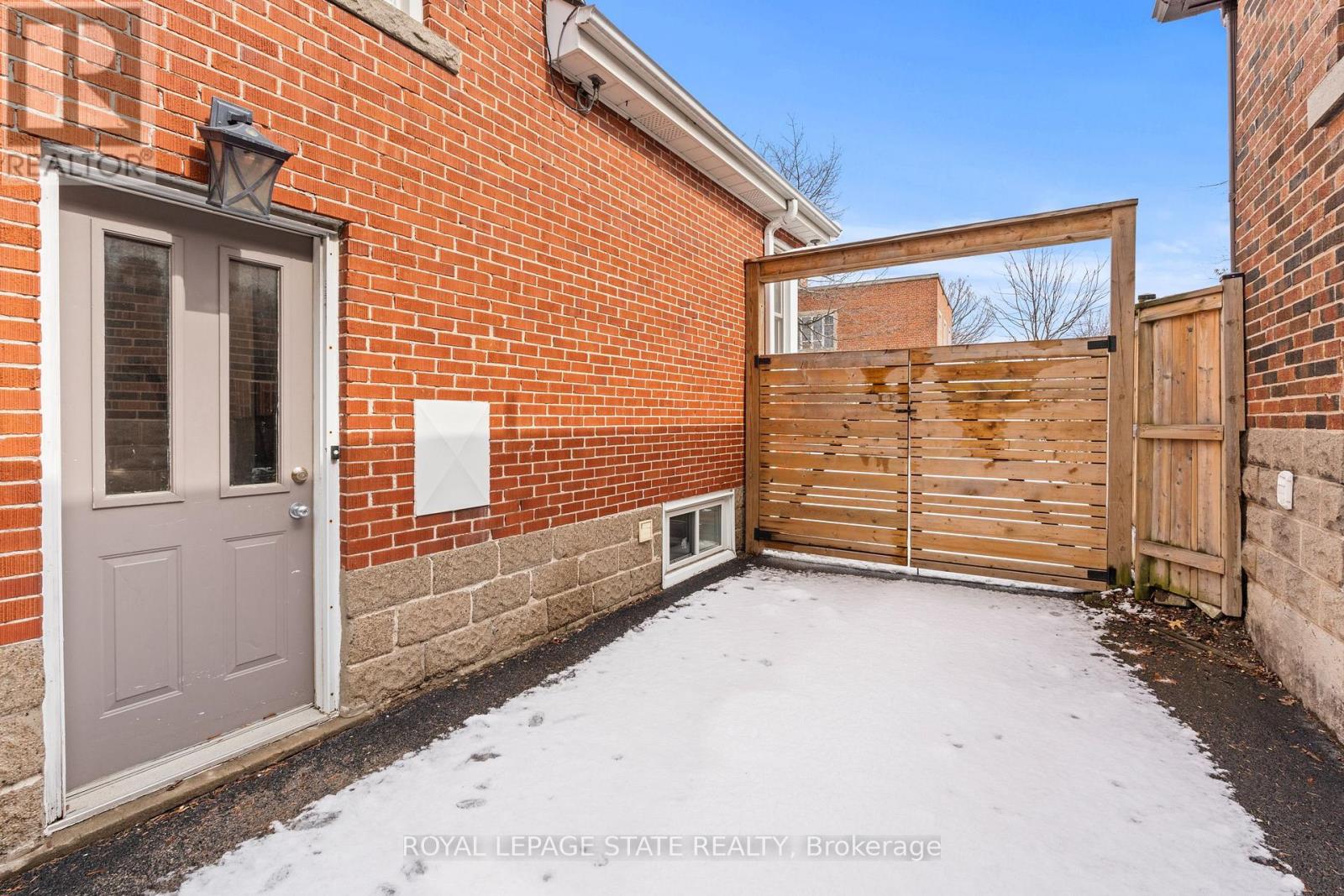 15 Millen Avenue, Hamilton, Ontario  L9A 2T5 - Photo 4 - X12889718