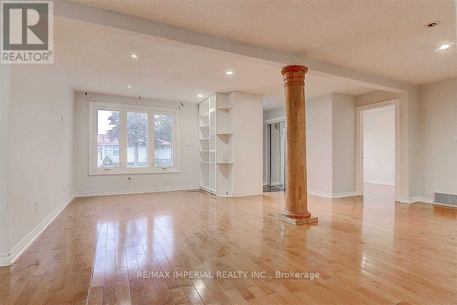 297 Ruggles Avenue, Richmond Hill (Harding), Ontario  L4C 1Y9 - Photo 13 - N12747412