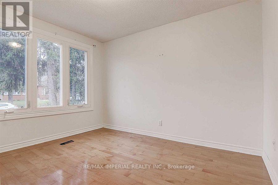 297 Ruggles Avenue, Richmond Hill (Harding), Ontario  L4C 1Y9 - Photo 26 - N12747412