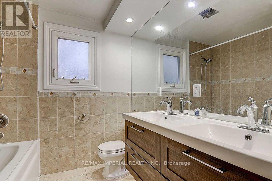 297 Ruggles Avenue, Richmond Hill (Harding), Ontario  L4C 1Y9 - Photo 28 - N12747412