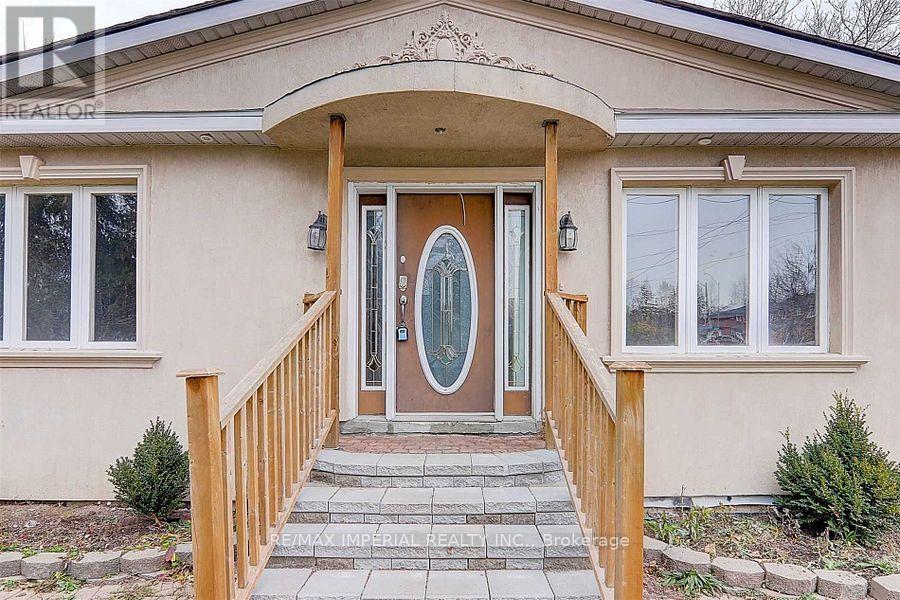 297 Ruggles Avenue, Richmond Hill (Harding), Ontario  L4C 1Y9 - Photo 4 - N12747412