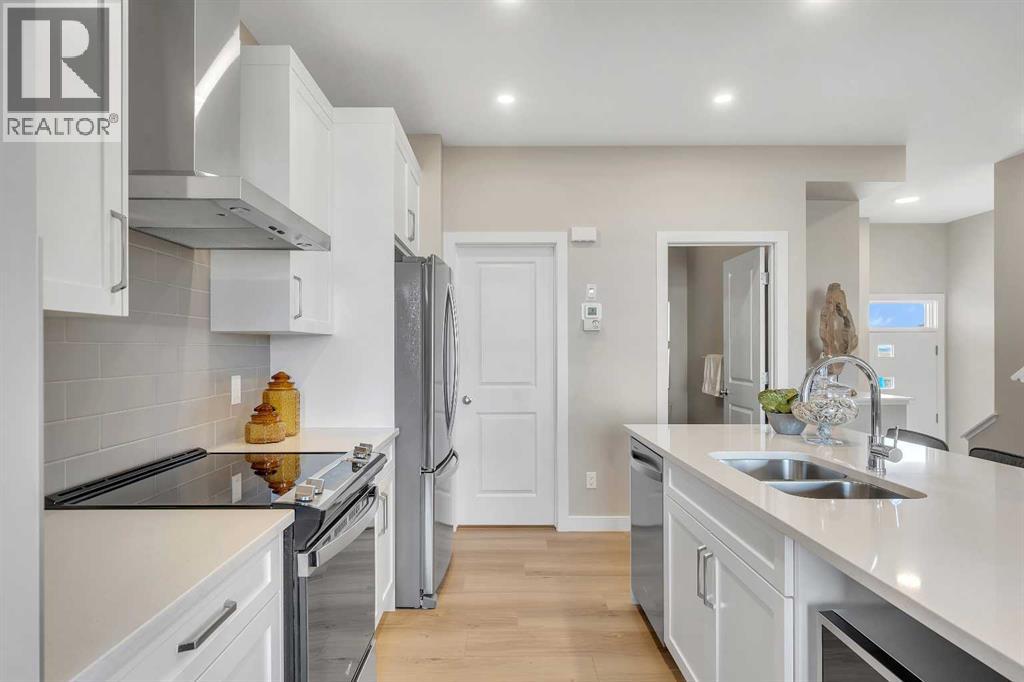 430 South Shore Drive, Chestermere, Alberta  T1X 2Y6 - Photo 6 - A2273158