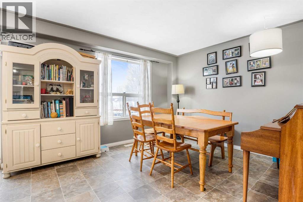 31 Ross Place, Crossfield, Alberta  T0M 0S0 - Photo 7 - A2292693