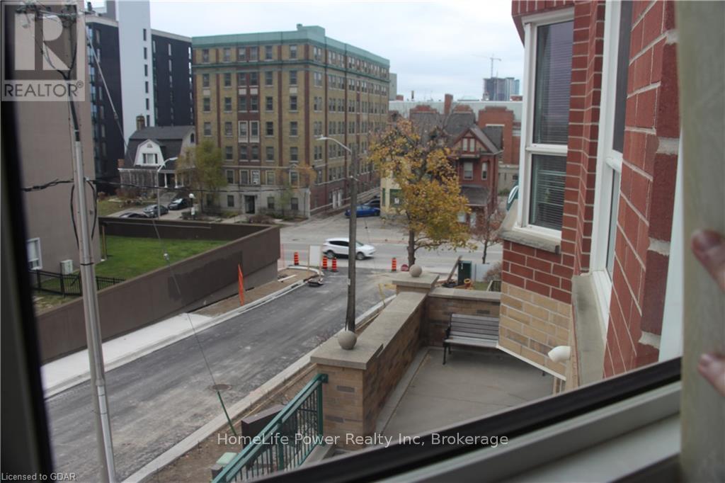 211 - 20 St George Street, Kitchener, Ontario  N2G 2S7 - Photo 9 - X12889740