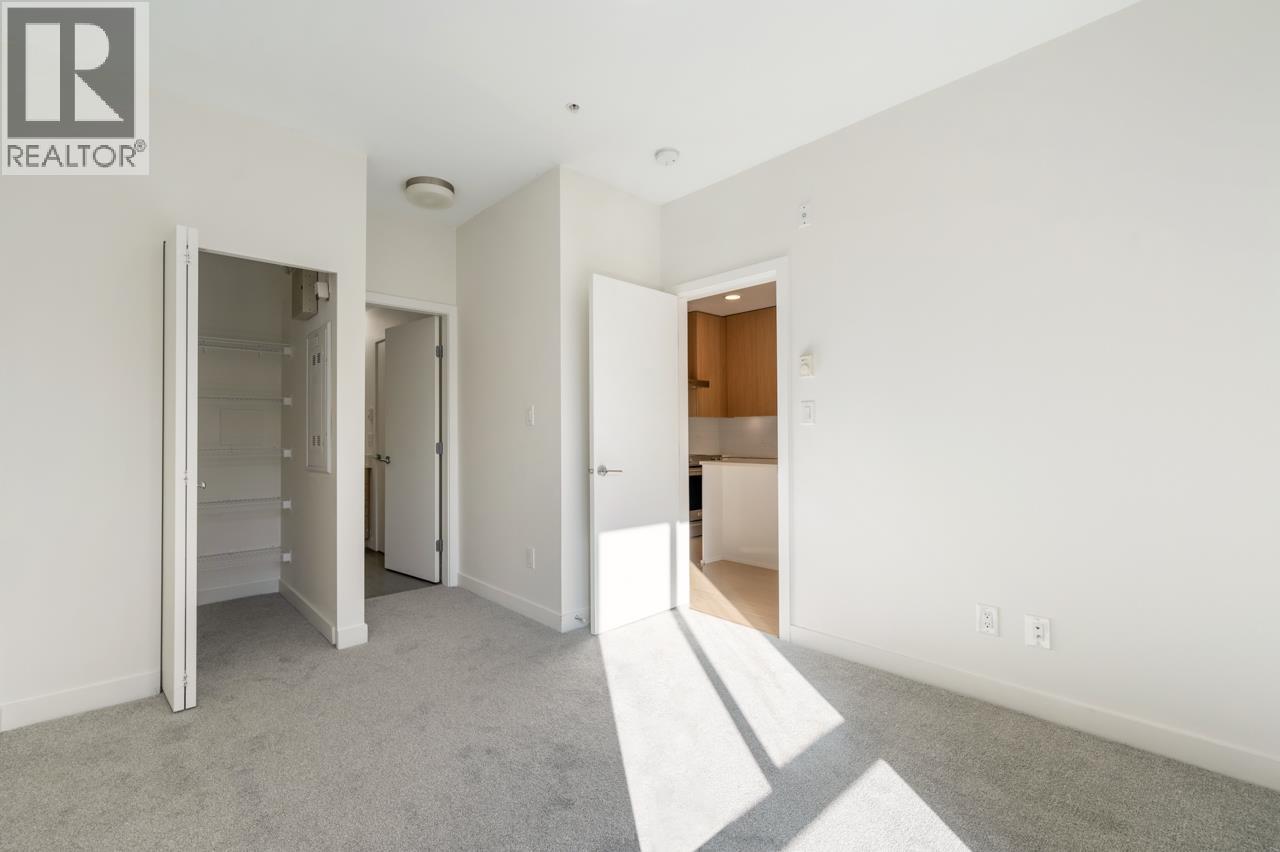 215 5460 Broadway, Burnaby, British Columbia  V5B 0B4 - Photo 10 - R3100229