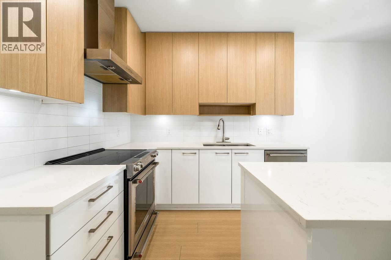 215 5460 Broadway, Burnaby, British Columbia  V5B 0B4 - Photo 3 - R3100229