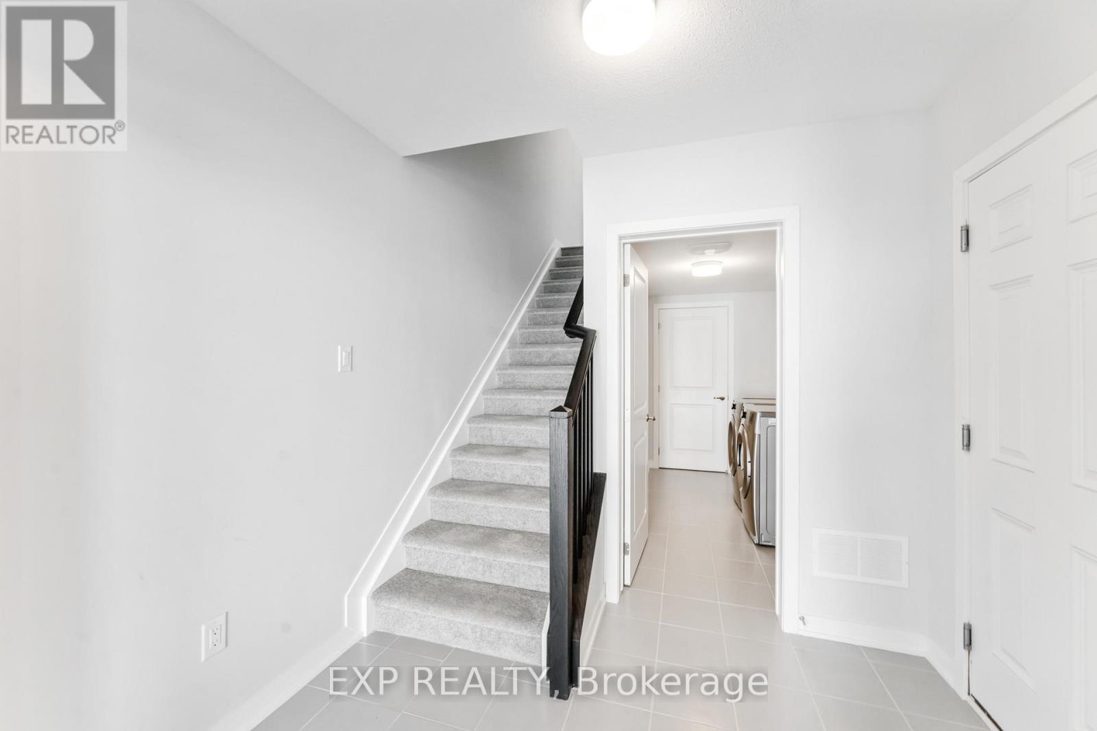 322 Olivenite Private, Ottawa, Ontario  K2J 7J4 - Photo 7 - X12889770