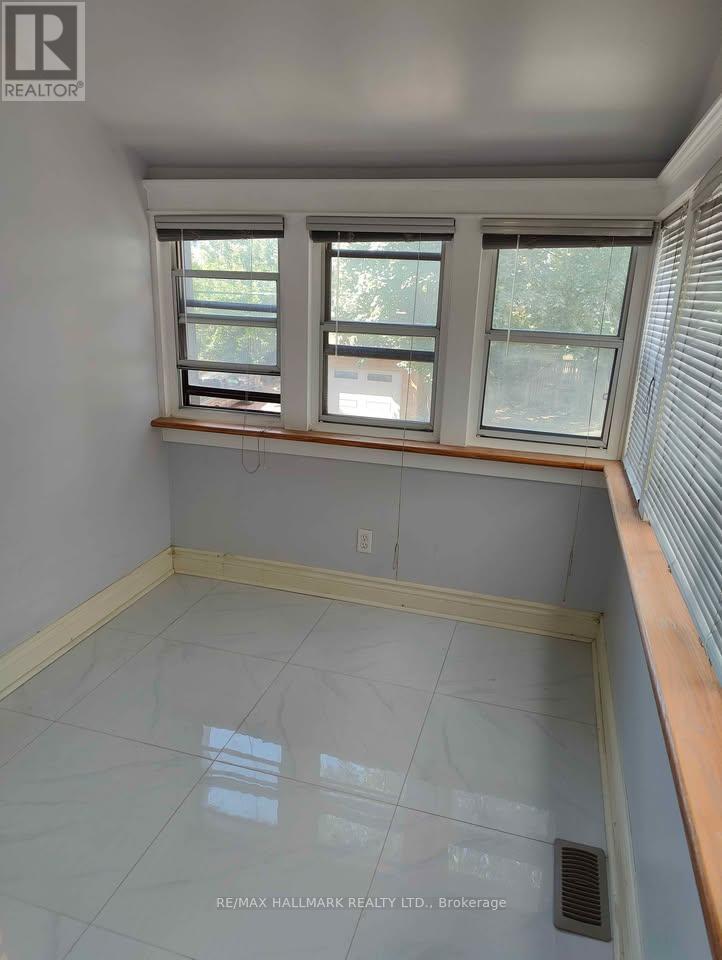 372 Woodbine Avenue, Toronto, Ontario  M4L 3P6 - Photo 6 - E12889756