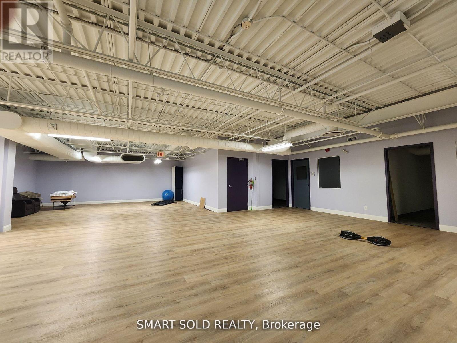 203 - 70 Valleywood Drive, Markham (Buttonville), Ontario  L3R 4T5 - Photo 3 - N12889760