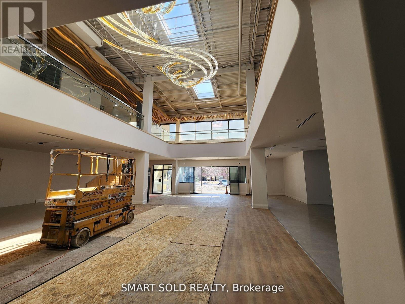 203 - 70 Valleywood Drive, Markham (Buttonville), Ontario  L3R 4T5 - Photo 5 - N12889760