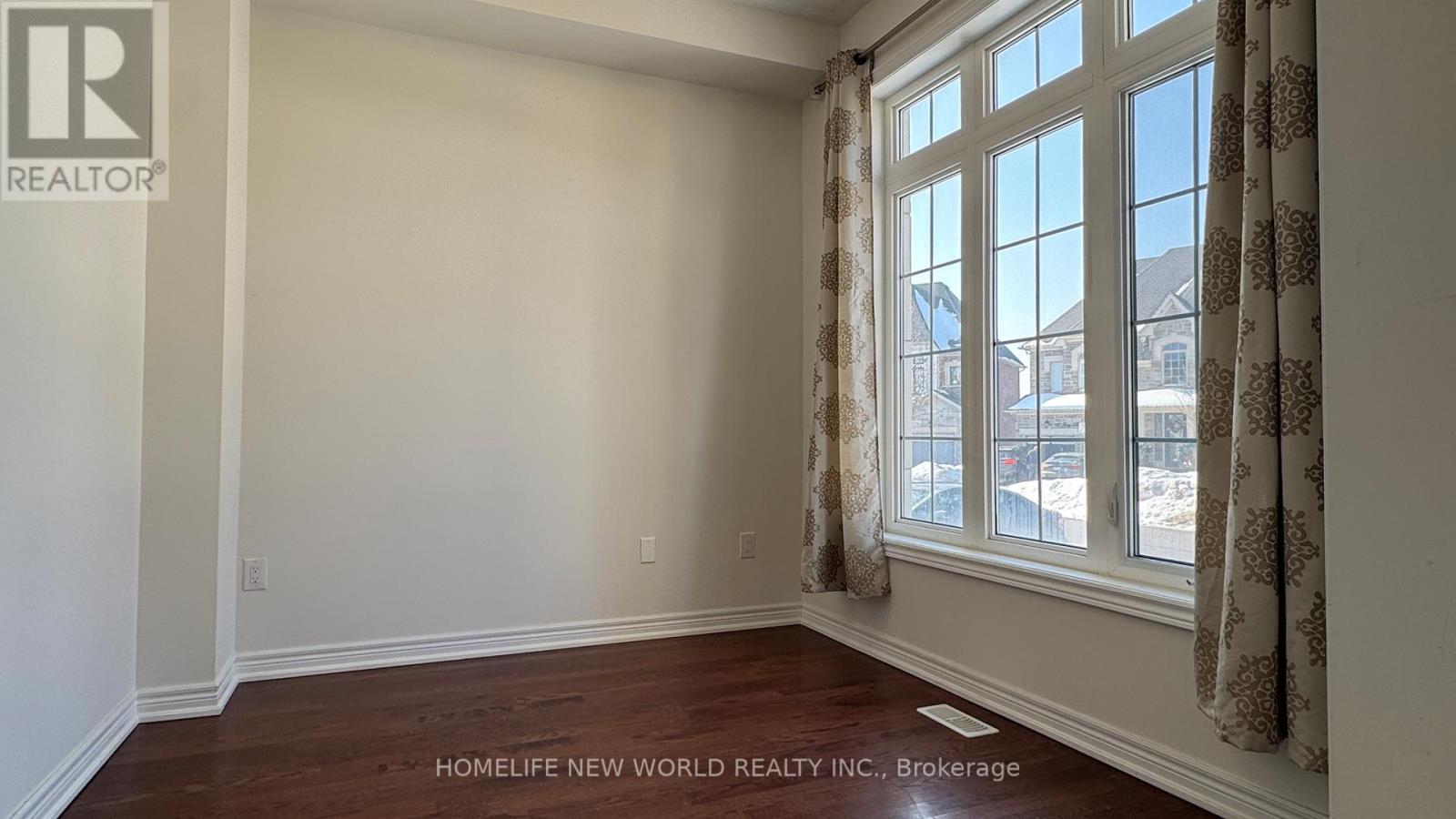 38 Roy Harper Avenue, Aurora, Ontario  L4G 0V4 - Photo 3 - N12889774