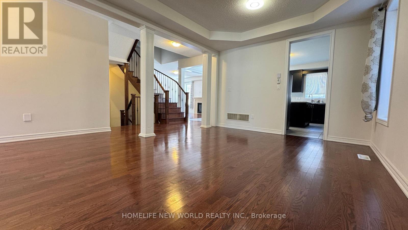 38 Roy Harper Avenue, Aurora, Ontario  L4G 0V4 - Photo 5 - N12889774