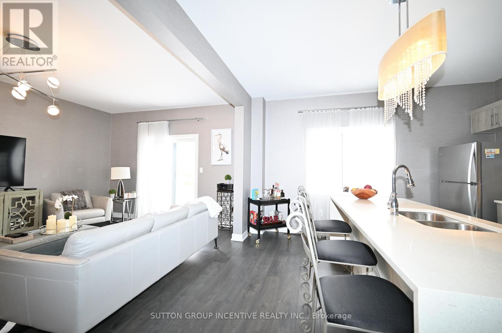 19 Mabern Street, Barrie, Ontario  L9J 0J1 - Photo 11 - S12889752