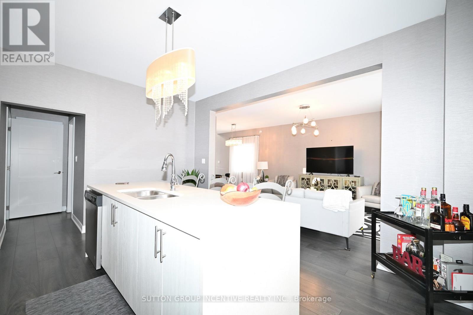 19 Mabern Street, Barrie, Ontario  L9J 0J1 - Photo 13 - S12889752