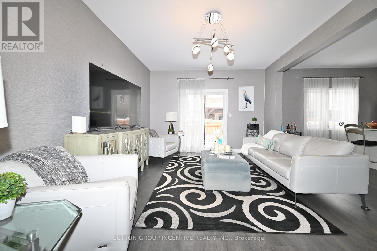 19 Mabern Street, Barrie, Ontario  L9J 0J1 - Photo 6 - S12889752