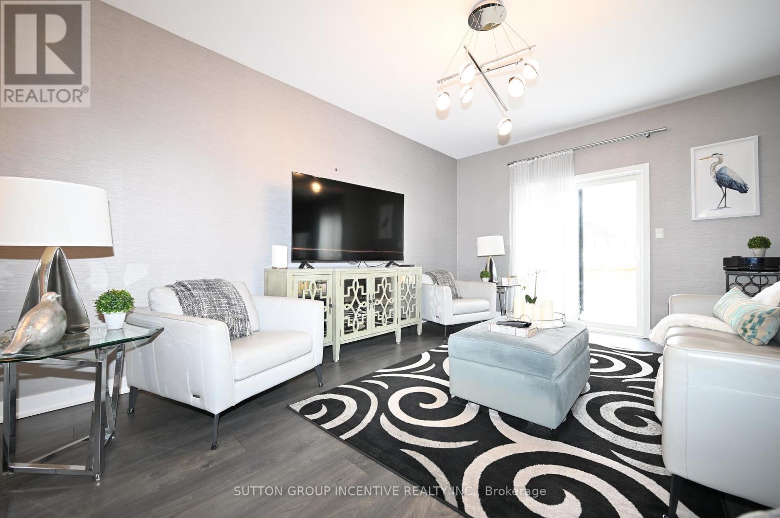 19 Mabern Street, Barrie, Ontario  L9J 0J1 - Photo 7 - S12889752