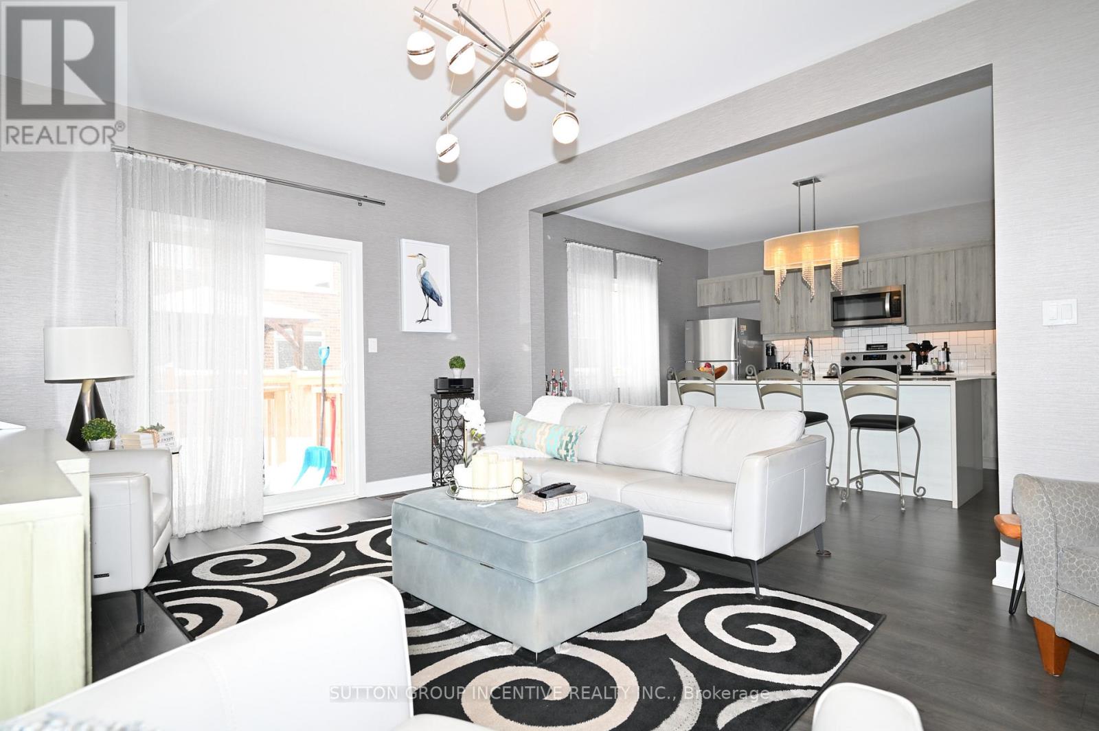 19 Mabern Street, Barrie, Ontario  L9J 0J1 - Photo 9 - S12889752