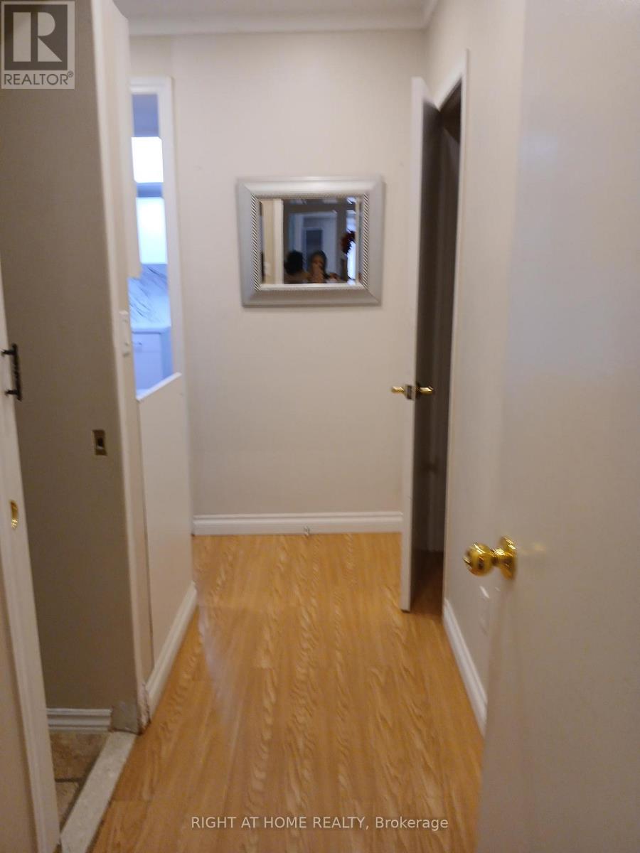 2 - 1579 Ogden Avenue, Mississauga, Ontario  L5E 2H9 - Photo 3 - W12889746