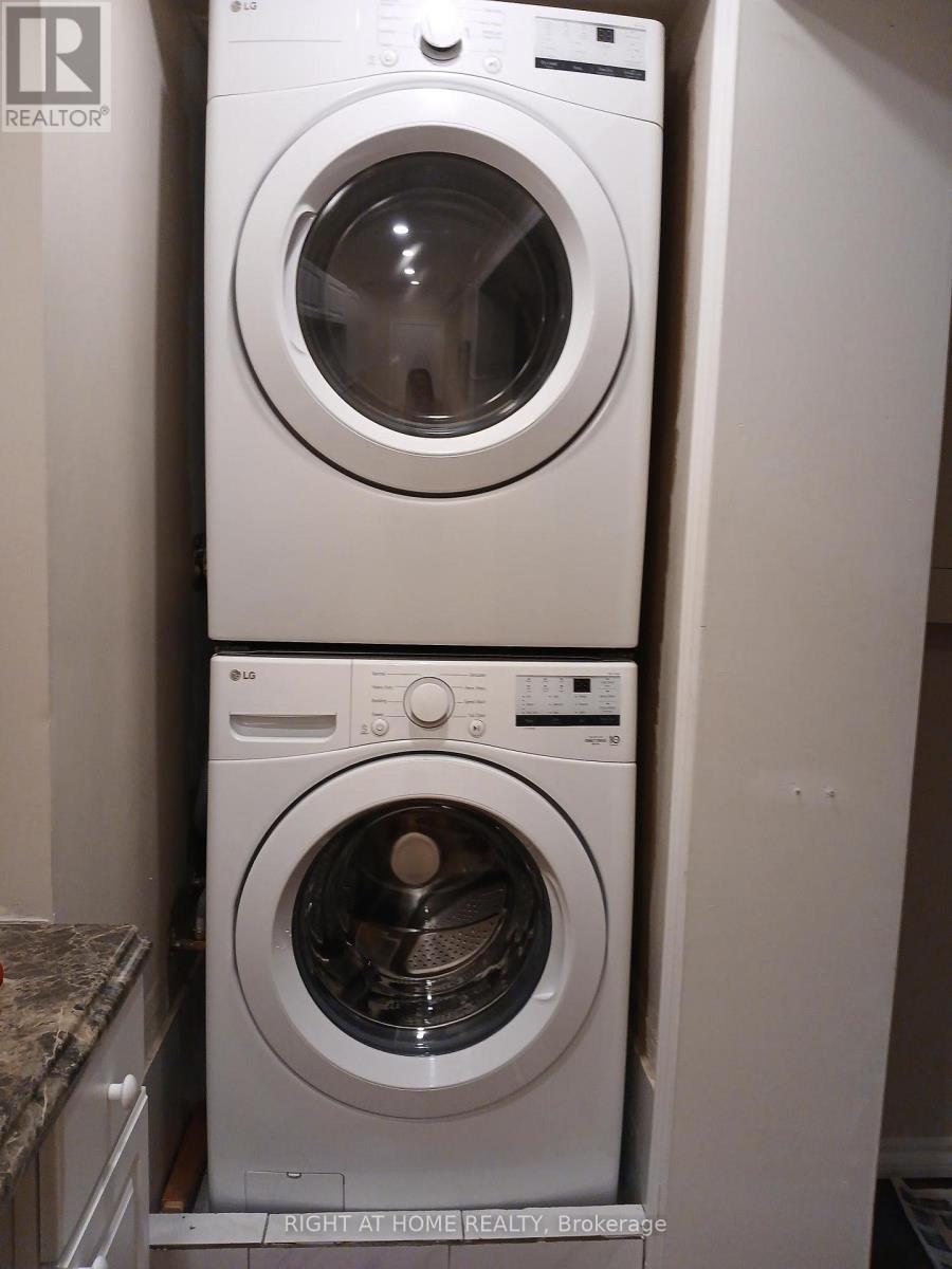 2 - 1579 Ogden Avenue, Mississauga, Ontario  L5E 2H9 - Photo 5 - W12889746