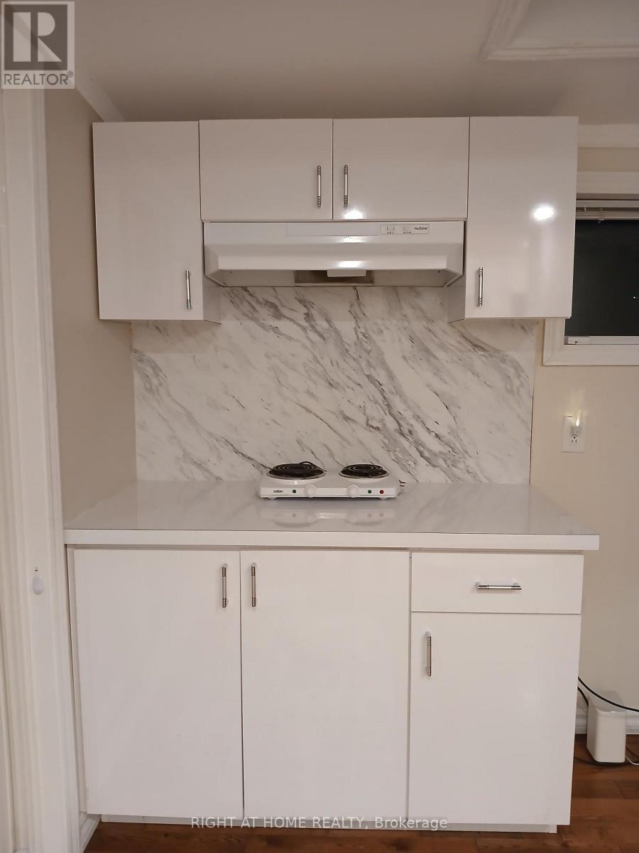 2 - 1579 Ogden Avenue, Mississauga, Ontario  L5E 2H9 - Photo 6 - W12889746