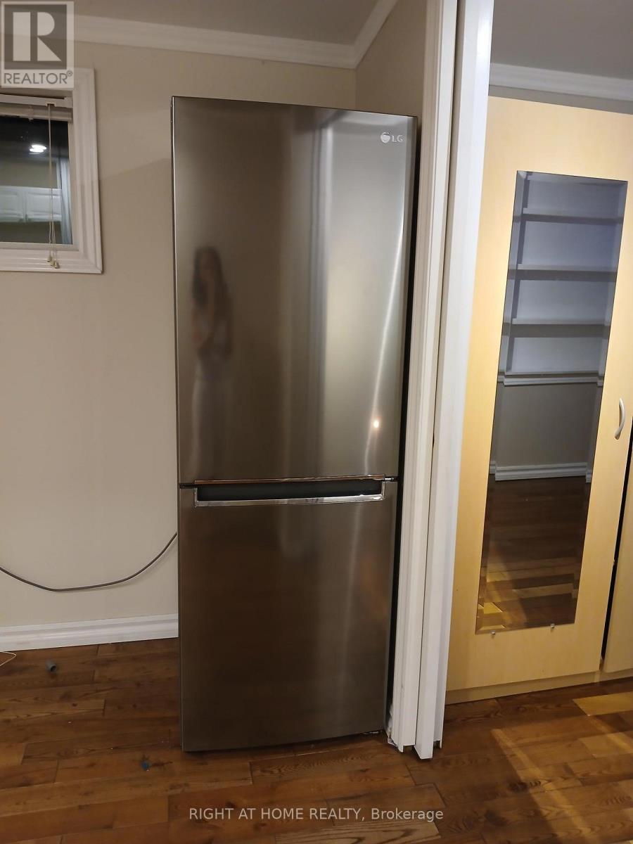 2 - 1579 Ogden Avenue, Mississauga, Ontario  L5E 2H9 - Photo 7 - W12889746