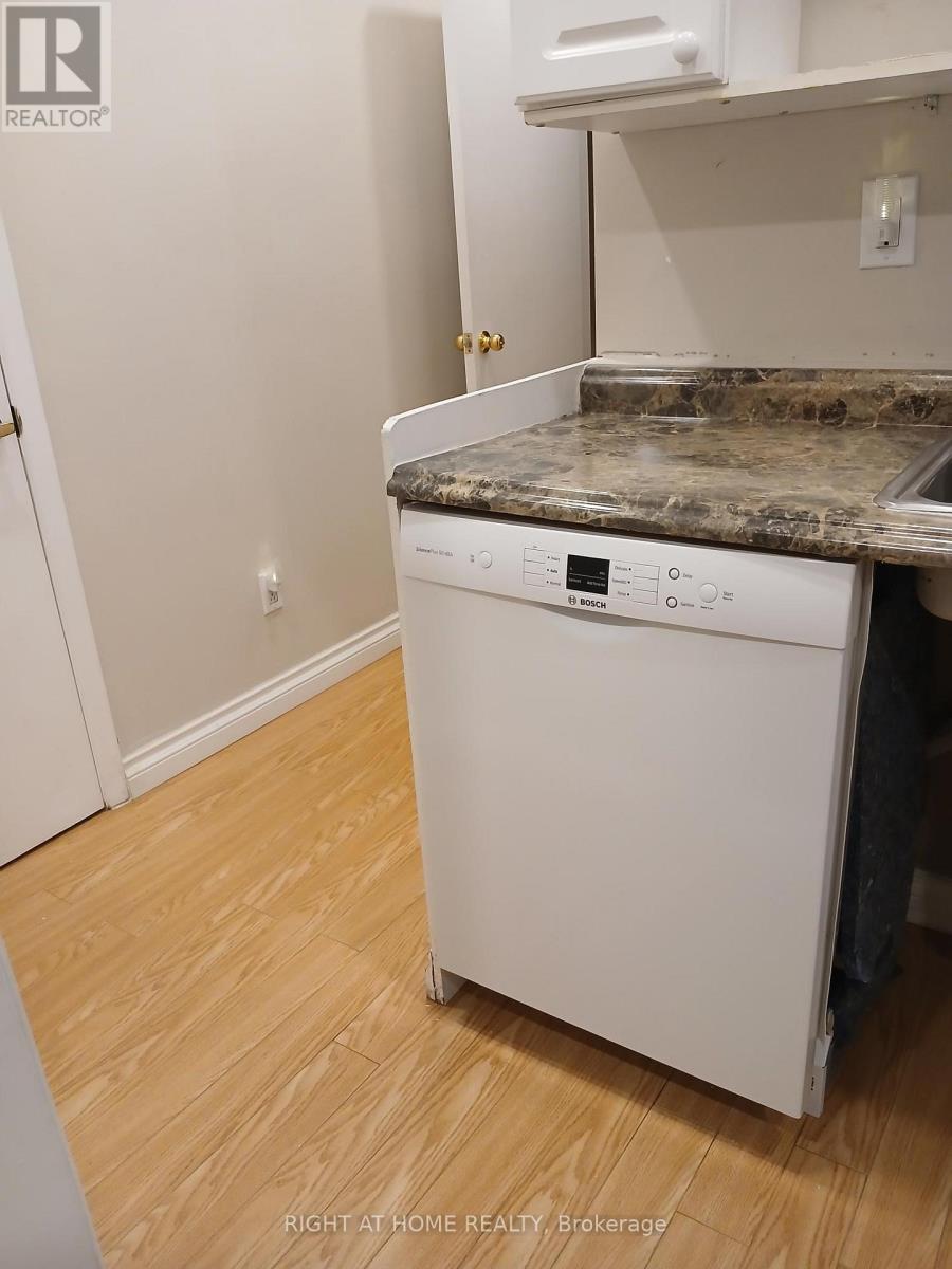 2 - 1579 Ogden Avenue, Mississauga, Ontario  L5E 2H9 - Photo 9 - W12889746