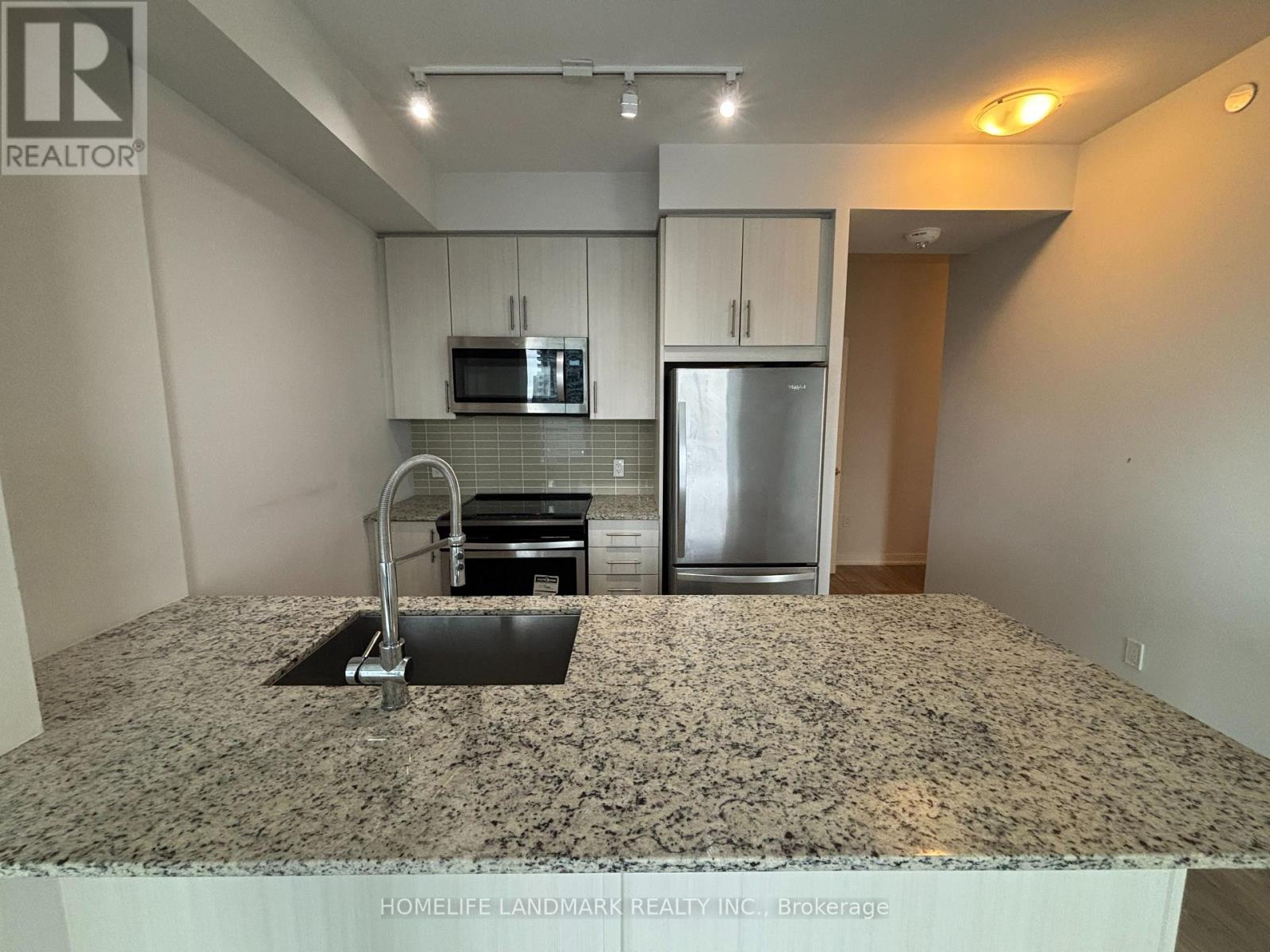 1904 - 4085 Parkside Village Drive, Mississauga, Ontario L5B 0K9 - Photo 7 - W12889758