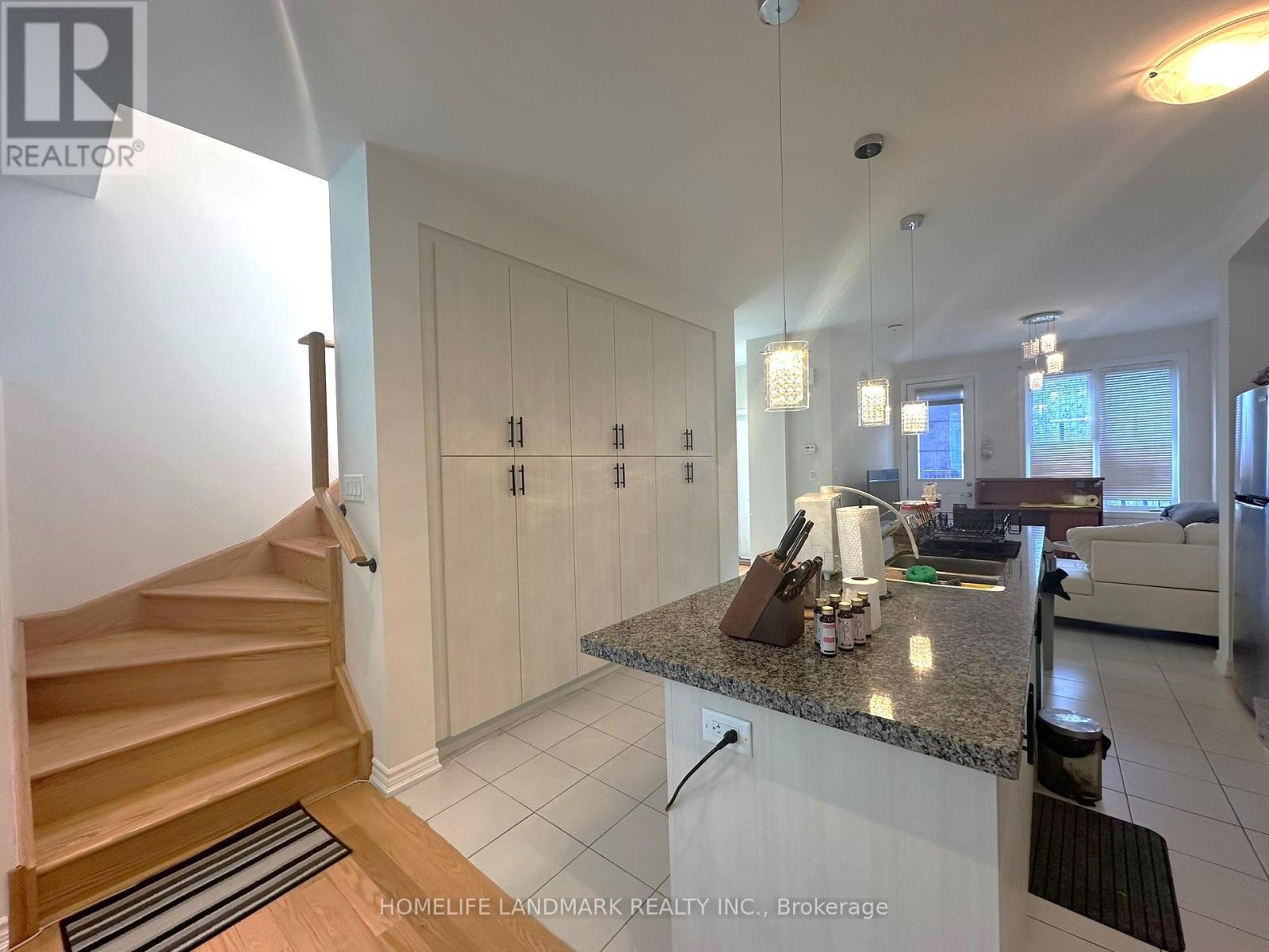 18 Lavinia Road, Brampton, Ontario L6P 4N8 - Photo 10 - W12889772