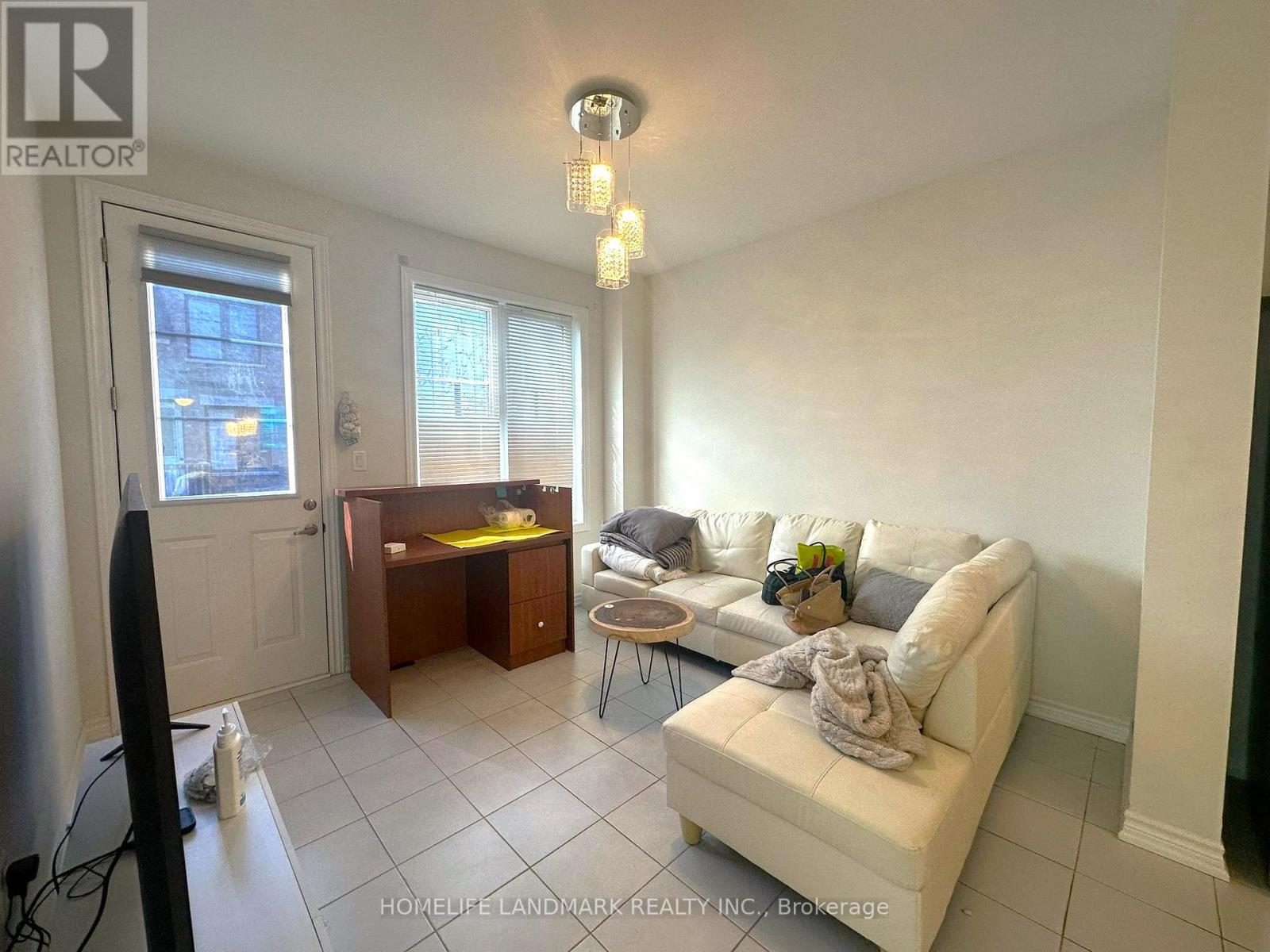 18 Lavinia Road, Brampton, Ontario L6P 4N8 - Photo 11 - W12889772