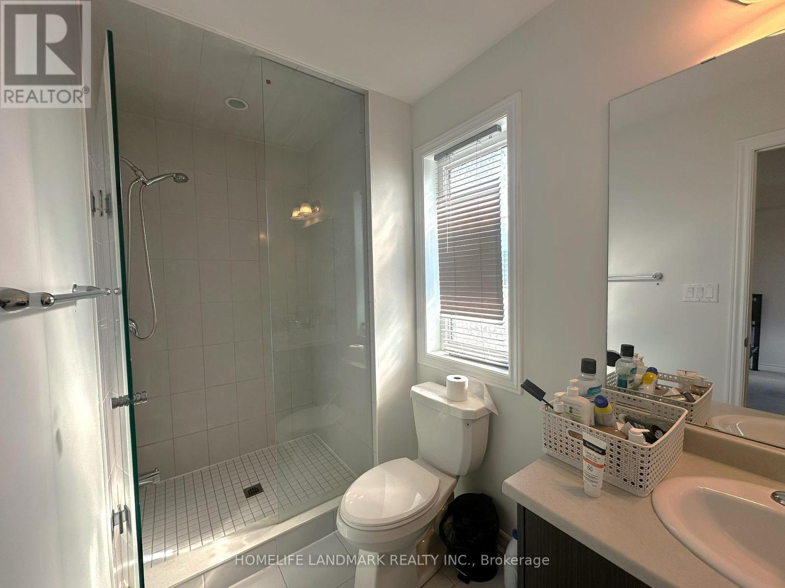 18 Lavinia Road, Brampton, Ontario L6P 4N8 - Photo 17 - W12889772