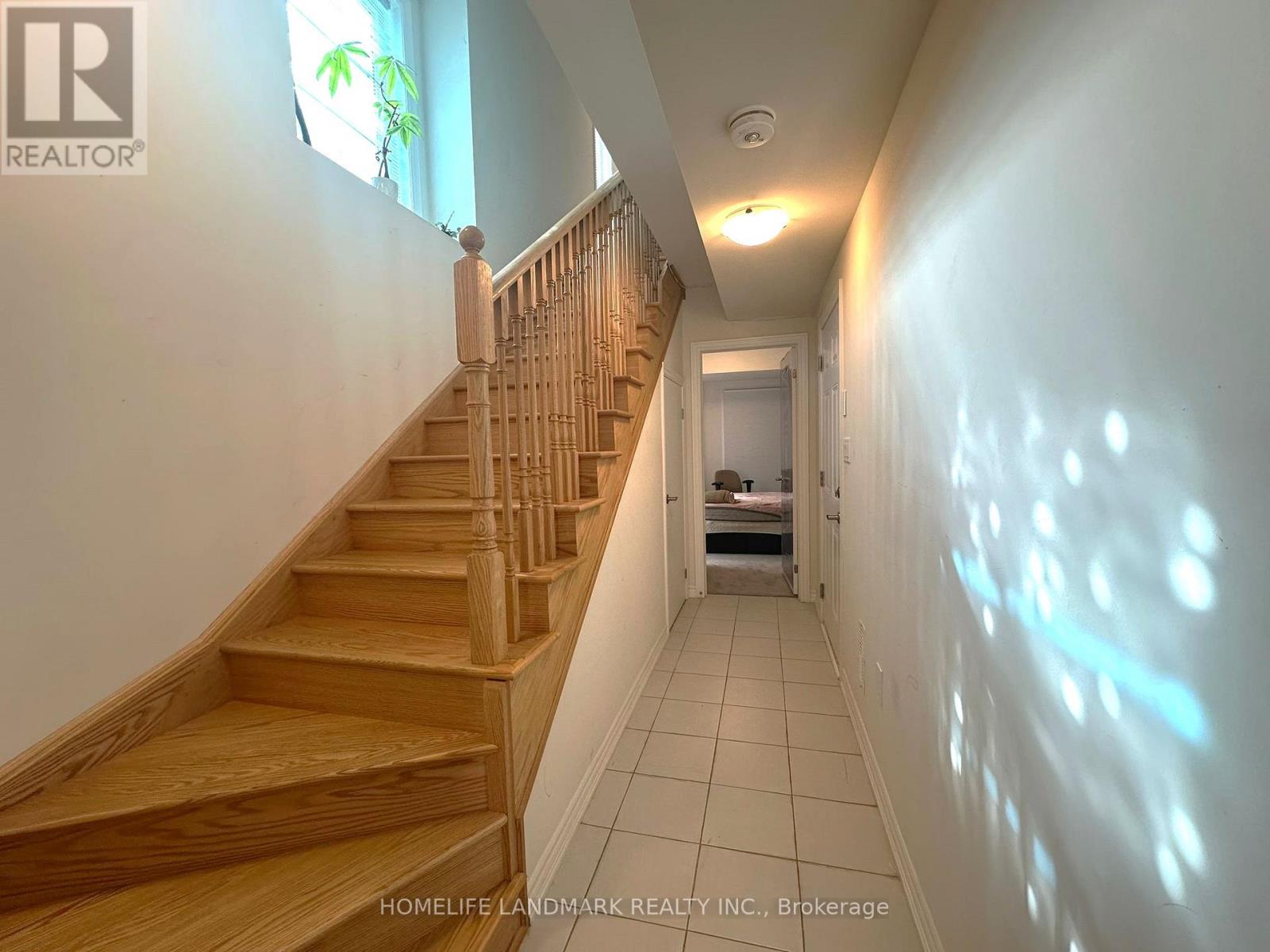 18 Lavinia Road, Brampton, Ontario L6P 4N8 - Photo 4 - W12889772