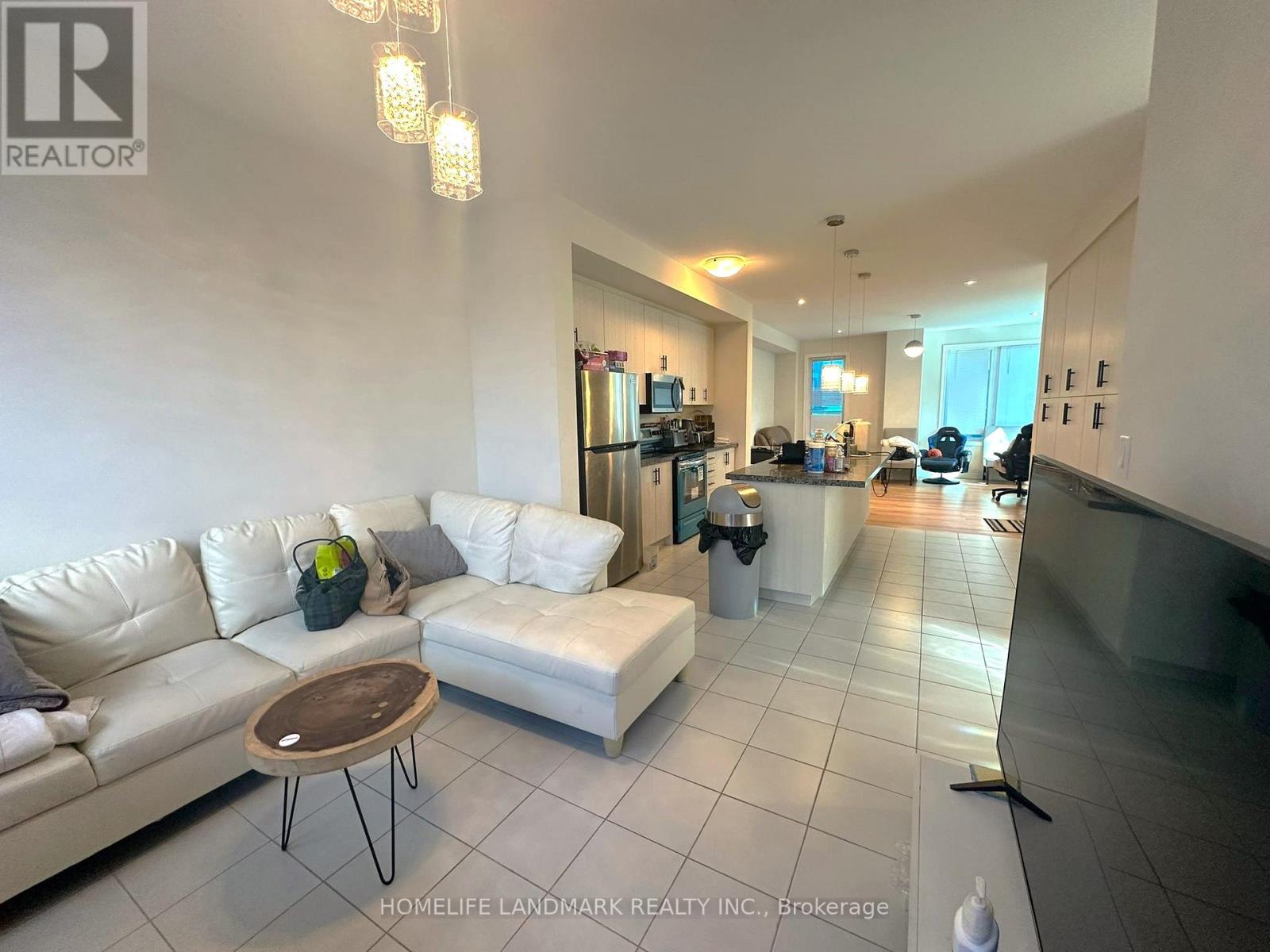 18 Lavinia Road, Brampton, Ontario L6P 4N8 - Photo 9 - W12889772