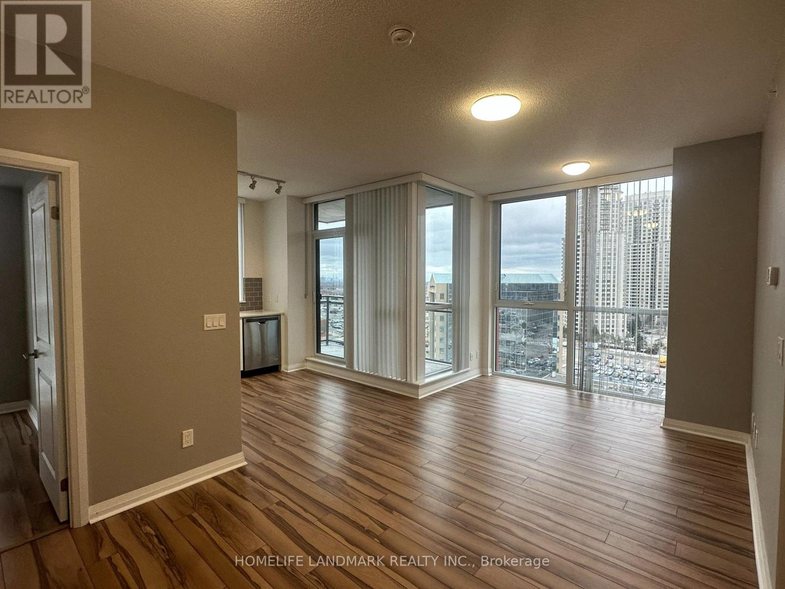 1102 - 75 Eglinton Avenue W, Mississauga, Ontario  L5R 0E5 - Photo 2 - W12889780