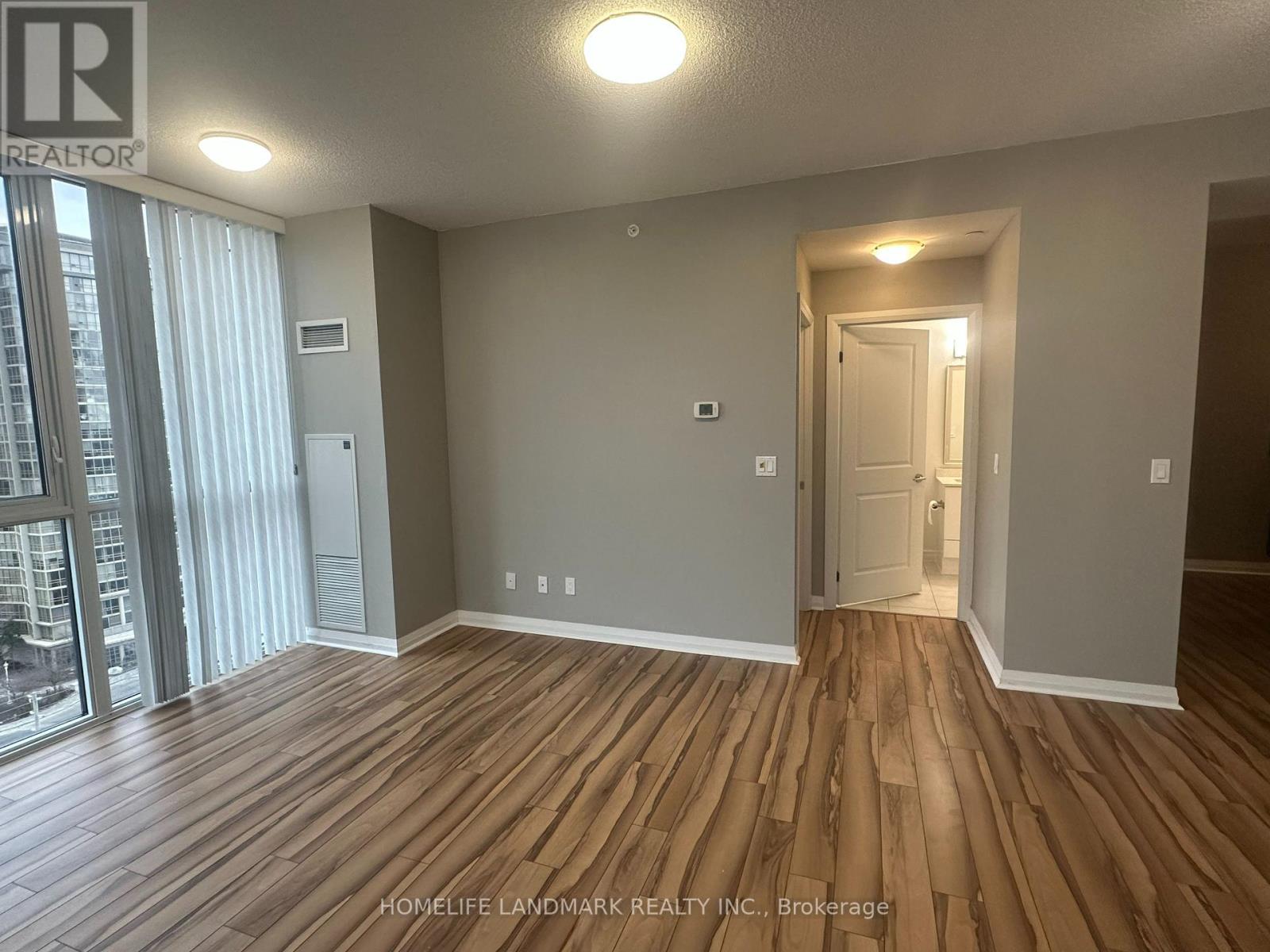 1102 - 75 Eglinton Avenue W, Mississauga, Ontario  L5R 0E5 - Photo 5 - W12889780