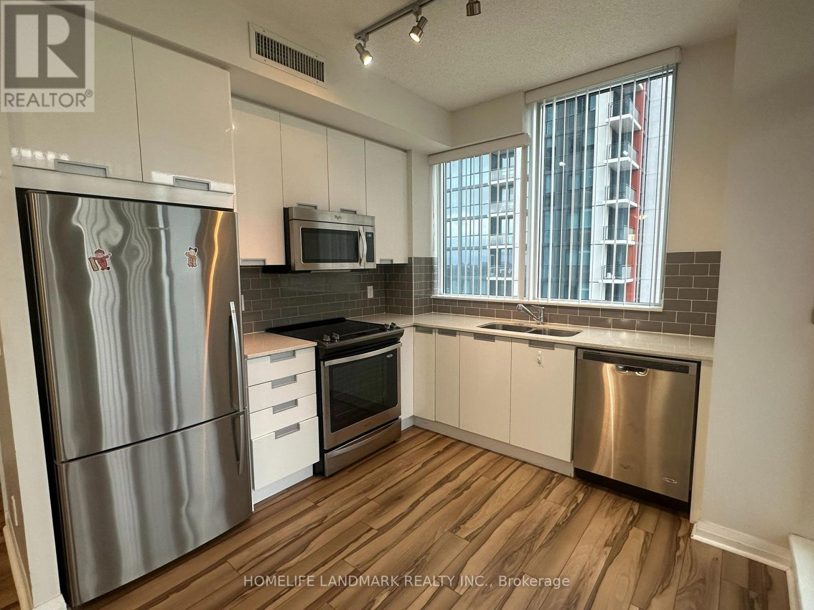 1102 - 75 Eglinton Avenue W, Mississauga, Ontario  L5R 0E5 - Photo 6 - W12889780