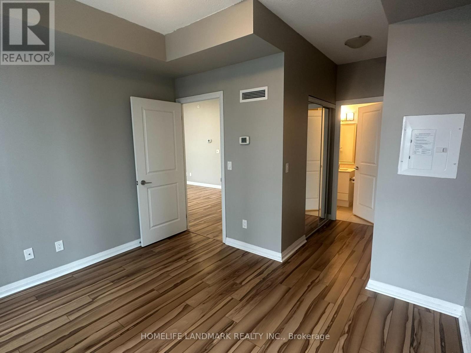 1102 - 75 Eglinton Avenue W, Mississauga, Ontario  L5R 0E5 - Photo 9 - W12889780