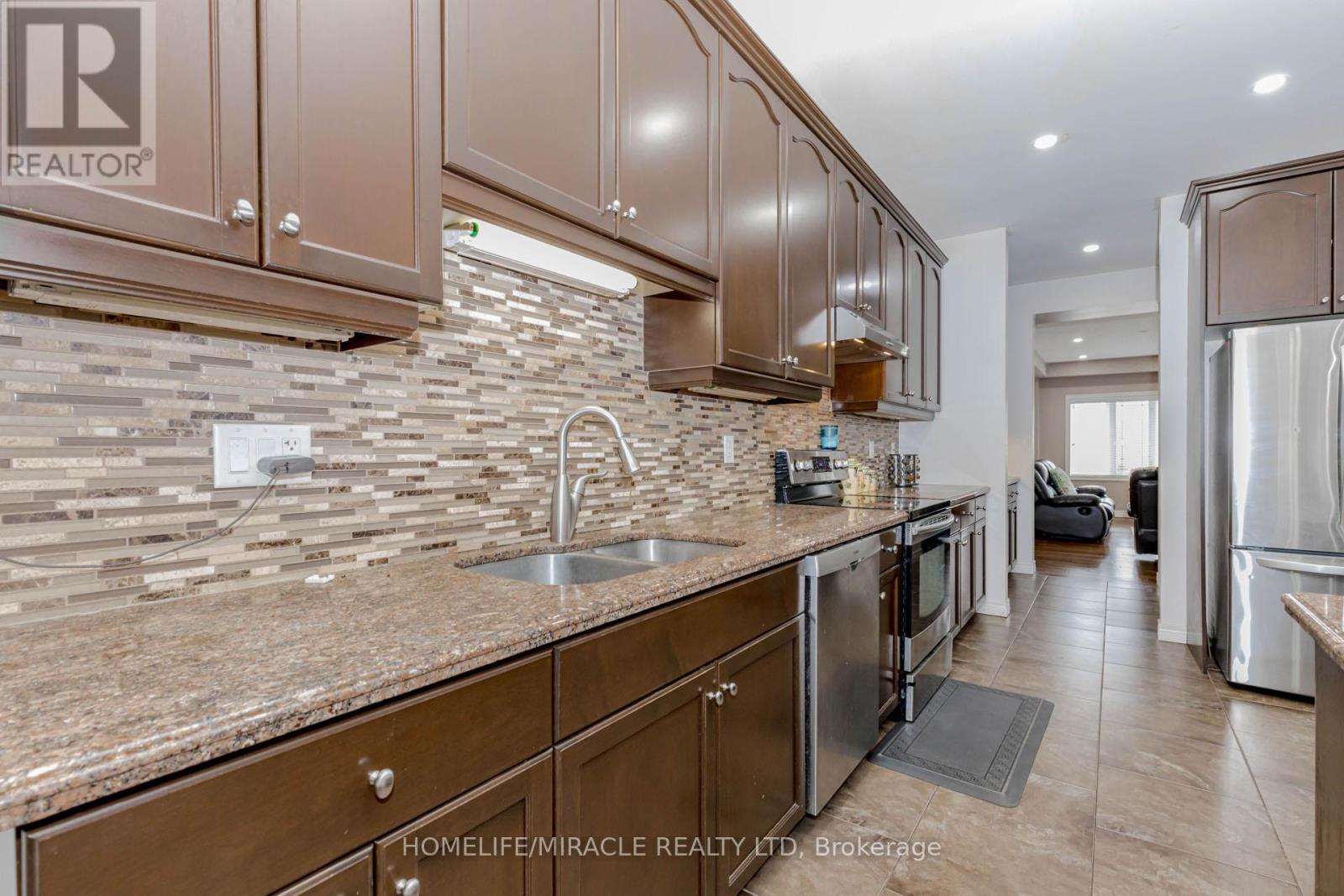 2 Doon Creek Street, Kitchener, Ontario  N2P 2R3 - Photo 17 - X12889764