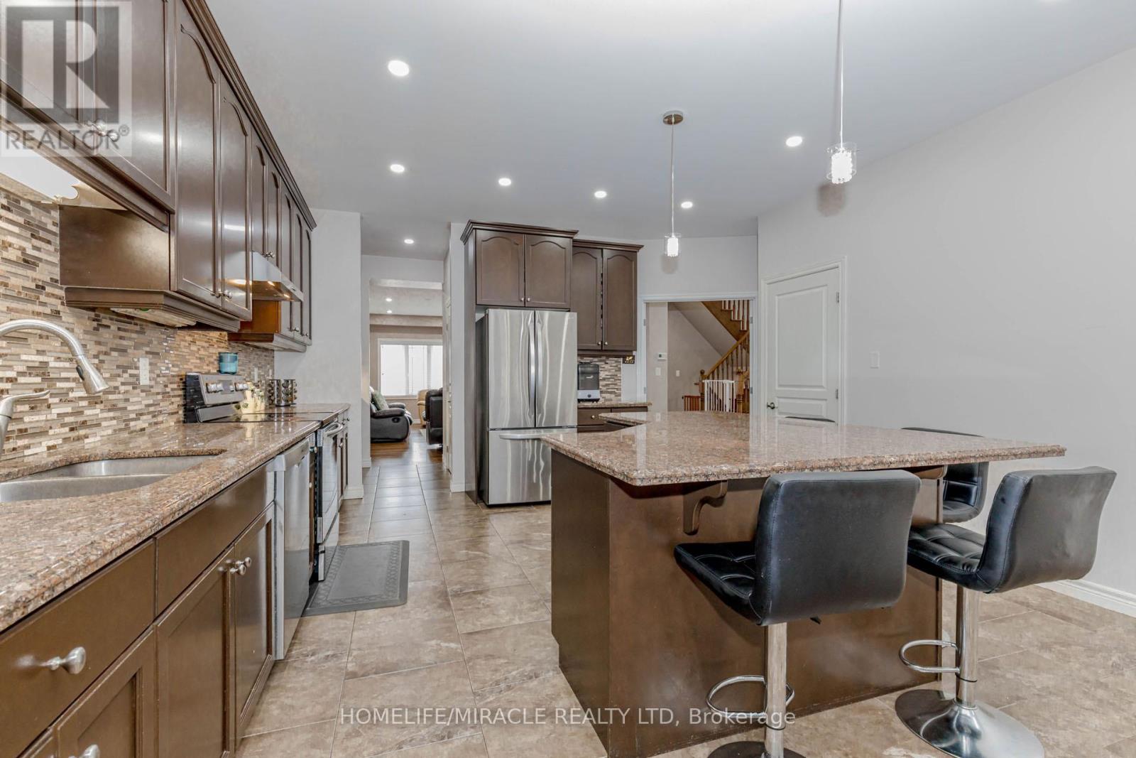 2 Doon Creek Street, Kitchener, Ontario  N2P 2R3 - Photo 18 - X12889764