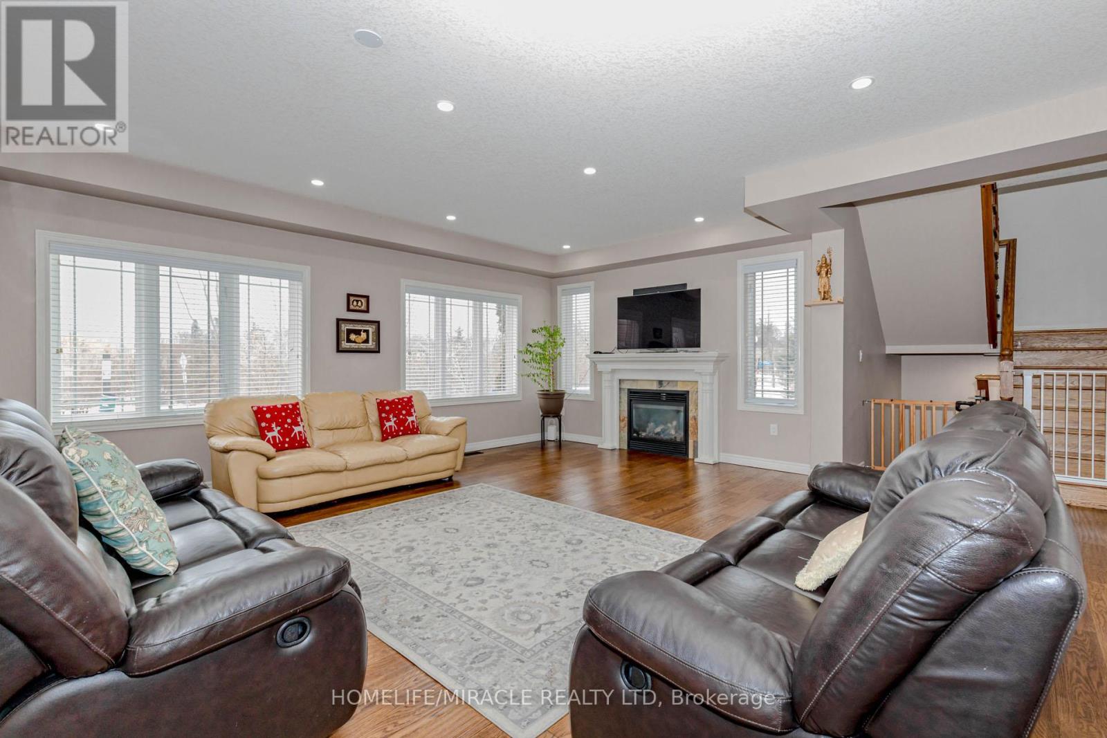 2 Doon Creek Street, Kitchener, Ontario  N2P 2R3 - Photo 9 - X12889764