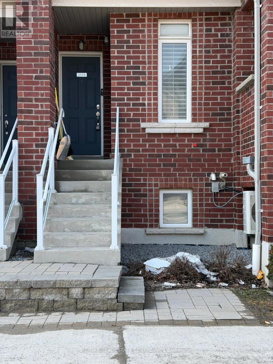 2598 William Jackson Drive, Pickering, Ontario  L1X 0E4 - Photo 2 - E12889800